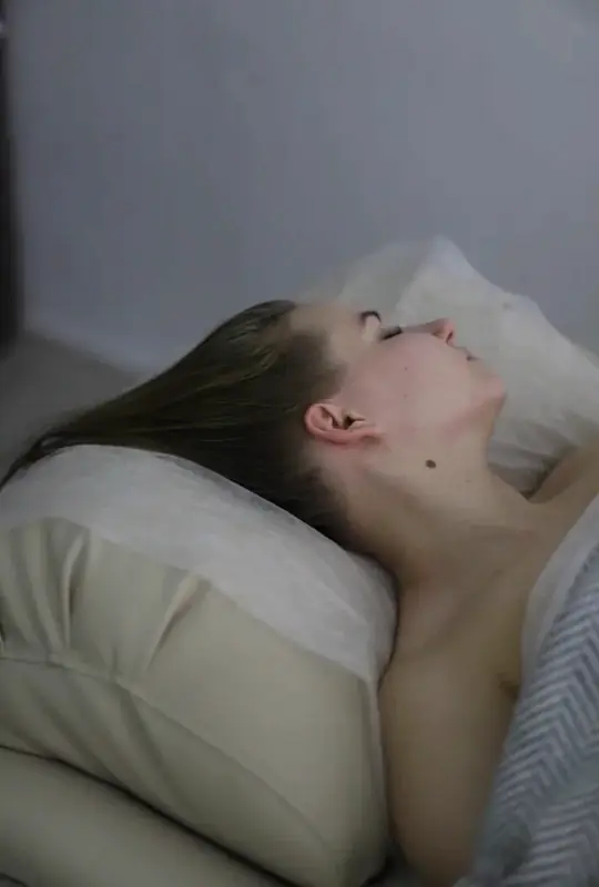 Гостья отдыхает после процедуры